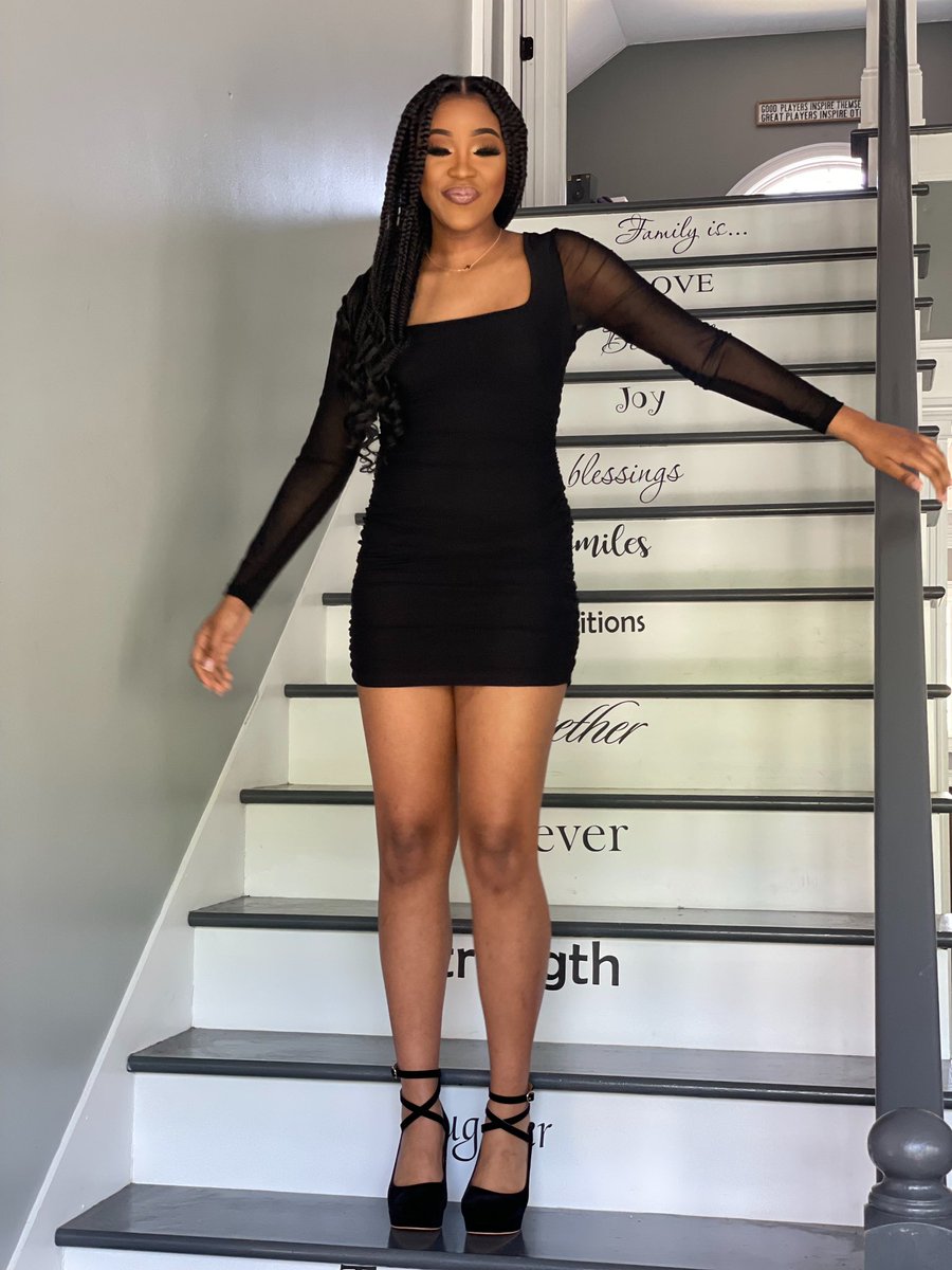 _H0TCommodity_'s tweet photo. Stealing the spotlight with her radiant smile and flawless makeupโจ๐ซ! It was truly an honor to glam up my niece for the social club banquet! #GlamorousGlow #NieceLove #MakeupArtistInTraining #FinishedLooks ๐๐ https://t.co/nrOHwm2KyI