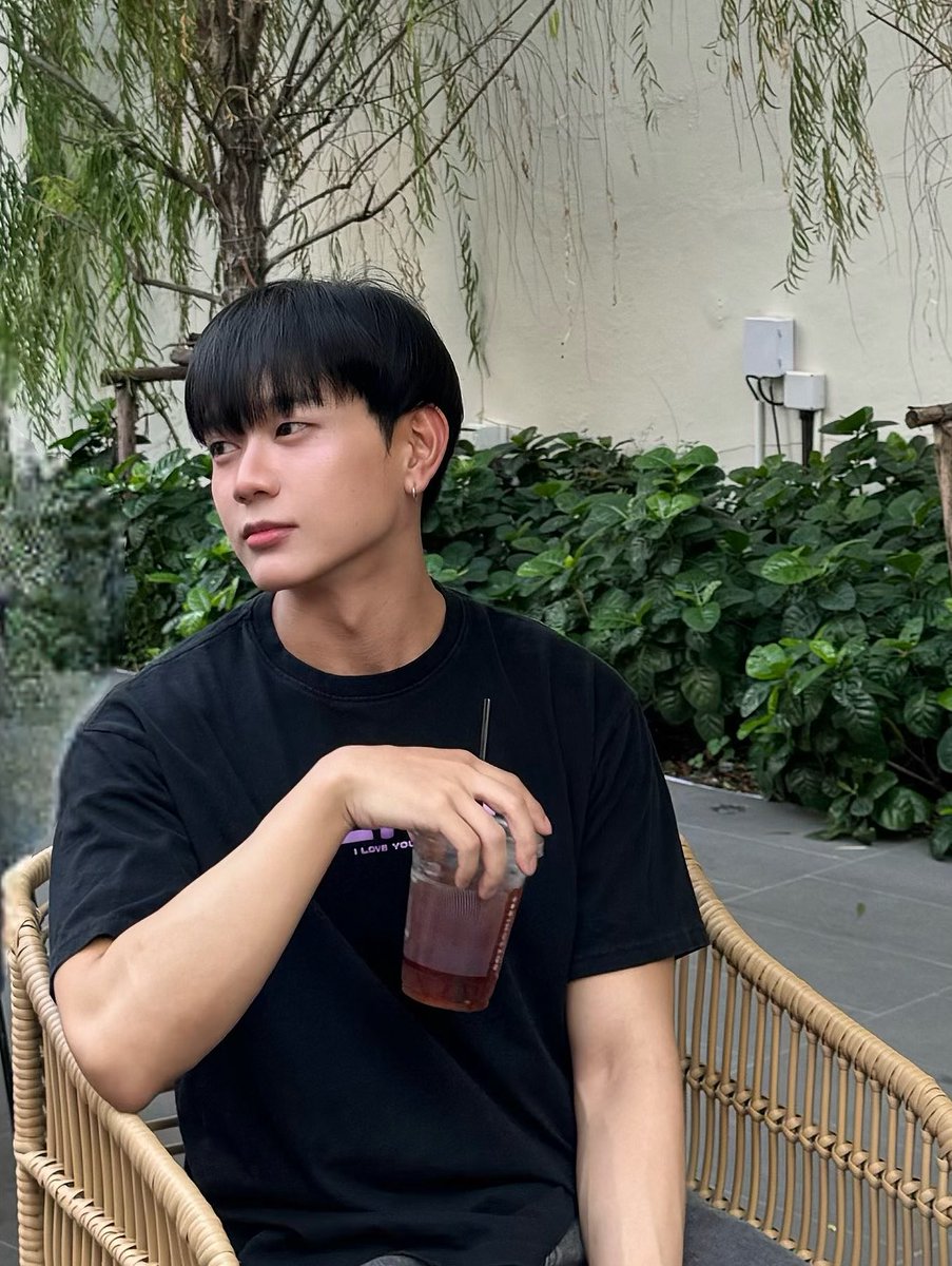 kandis72's tweet photo. ชื่อกันนะครับ 26แล้วว ชอบผู้ชายนะ เป็นคน introvert นิดหน่อย ชอบไปเที่ยวมากไม่ค่อยติดห้องเท่าไหร่ ชอบเที่ยวคาเฟ่ เดินเล่น เดินห้าง ชอบออกกำลังกาย😳 ชอบที่สุดคือการได้นัดกินข้าว ใจมันฟูววว https://t.co/PPaw0Fqylt