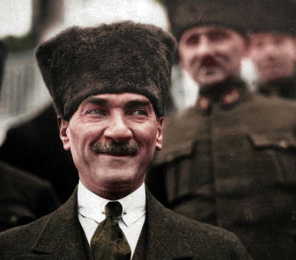 Şu dünyada en çok Mustafa Kemal Atatürk'ü gören insanları kıskandım.