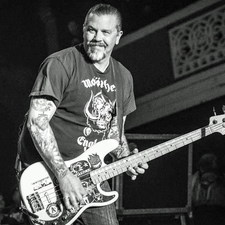 bolliconpatas's tweet photo. Hoy está cumpliendo años el JEFE 𝐌𝐀𝐓𝐓 𝐅𝐑𝐄𝐄𝐌𝐀𝐍.

El legendario bajista de #Rancid @Rancid  #OperationIvy y #DevilsBrigade

Te quiero Matt, tu bajo salva vidas! https://t.co/KUgzNhV8bt