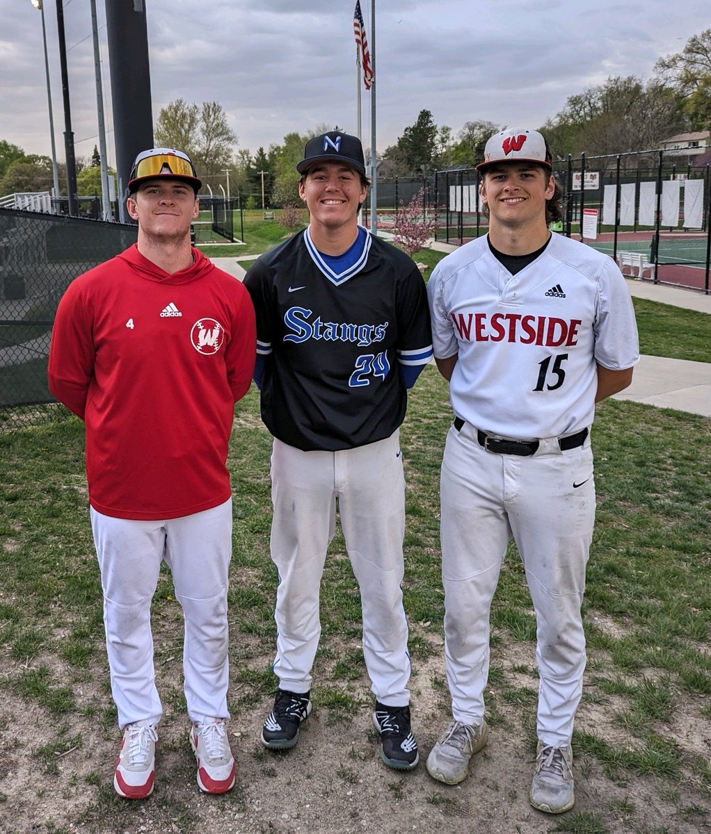 Win or lose, these three teammates who played together for a total of 8 years between @OSAA_Omaha and Spects got together for a senior picture after the game. Once a Spect, always a Spect. Cheers boys!