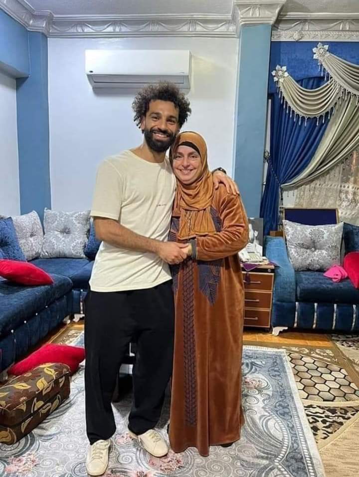 fadhiltonewow's tweet photo. Cara Salah Memeluk Ibu di hari raya https://t.co/BLpVQACvje