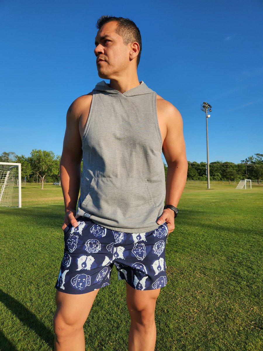 Who doesn't love shorts w/puppy faces🐾🐾

Shout-out to @maamgic_us for the 🩳

5.5' inseam 2 in 1 stretch short liner puppy navy swim shorts

🔗 maamgic.com/collections/ne…

#maamgic #2in1 #swimshorts #mensstyle #influencerstyle #collegestation