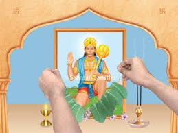 While worshipping "बजरंग बलि", one should use incense-sticks with Kevada (Screw pine), Chameli (Jasmine) or Amber fragrance as these have maximum ability to attract Principle of "श्री हनुमान".
#ॐ_हं_हनुमंते_नमः
#जय_बजरंग_बली
#tuesdayvibe #HanumanJayanti