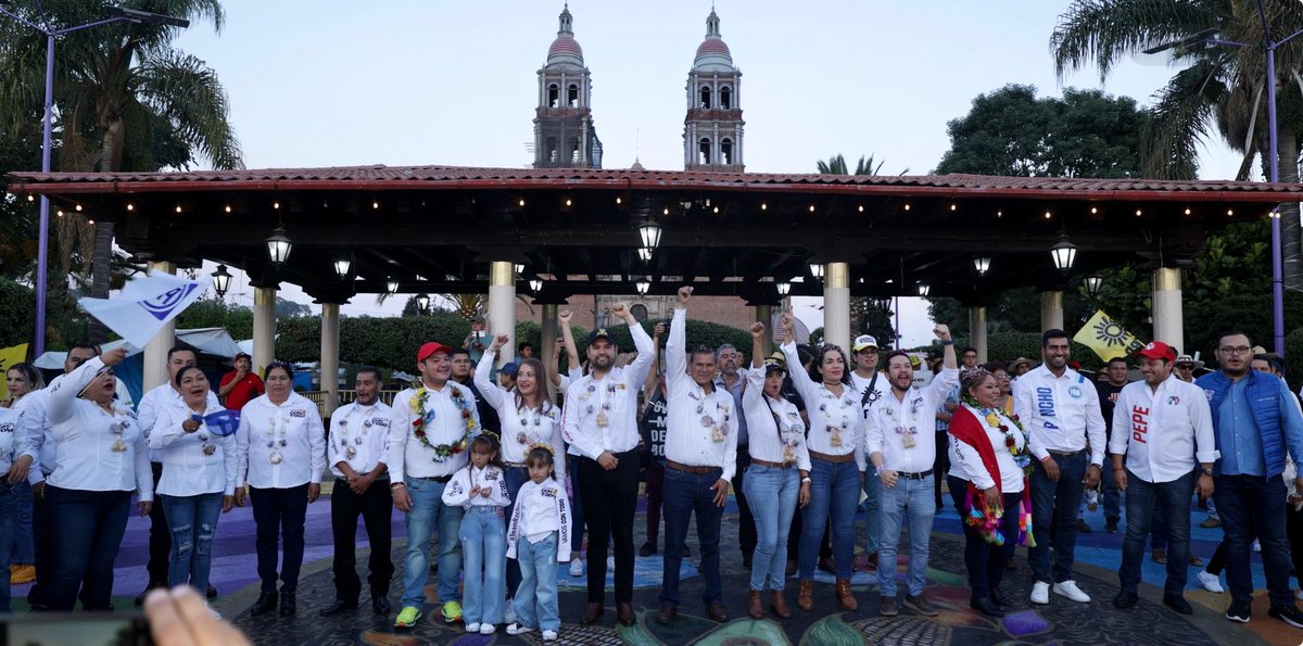 PonchoChavezA's tweet photo. Hoy me dio mucho gusto acompañar a mi amigo Dr. Jesus A. Espinoza Rochín en su arranque de campaña, quien nuevamente refrendará su compromiso con la gente de san juan nuevo.. 💙💪🤞 https://t.co/f7B6oYLtiO
