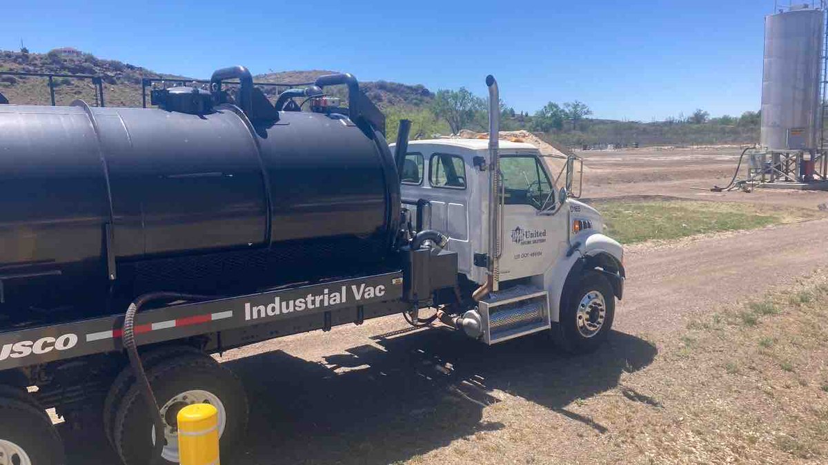 D_H_United's tweet image. Our Environmental team on-site for a project with one of our vac trucks. Our team can provide testing, remediation and even emergency response environmental services. #dhunited #environmental #service #earthday