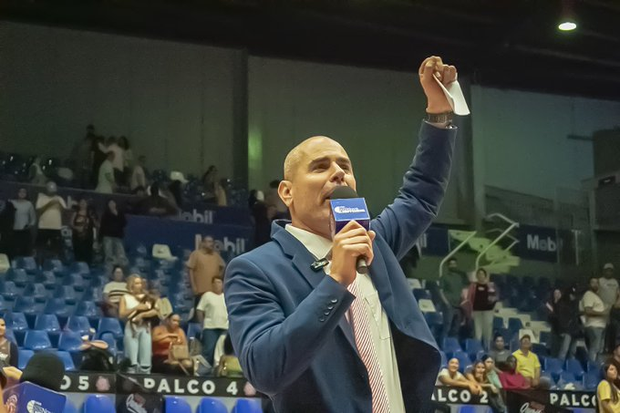revistabocetos's tweet photo. Hoy, como cada 22 de abril se conmemora el Día del Entrenador de Baloncesto, y recordamos al coach Iván Denis y el coach asistente Federico Corbaz, por haber calificado al recordado @LibertadoresOfi a su única final de zona el 09/11/2023.🏀
@basketivan73 @fedeecorbaz https://t.co/hjn0GkyVuM