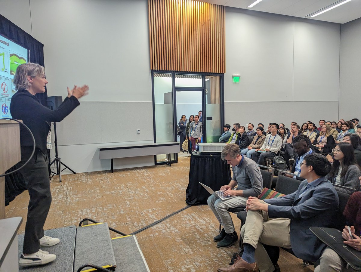 Beautiful conference center in Seattle and packed room for day one of Advances in Polymer-Based Soft Matter for Additive Manufacturing co-organized with @dryeeseeks @EmilyPentzer @michinaoh. Great talks from @heilshornlab and @BarnerKowollik. My first MRS since fall 2019!