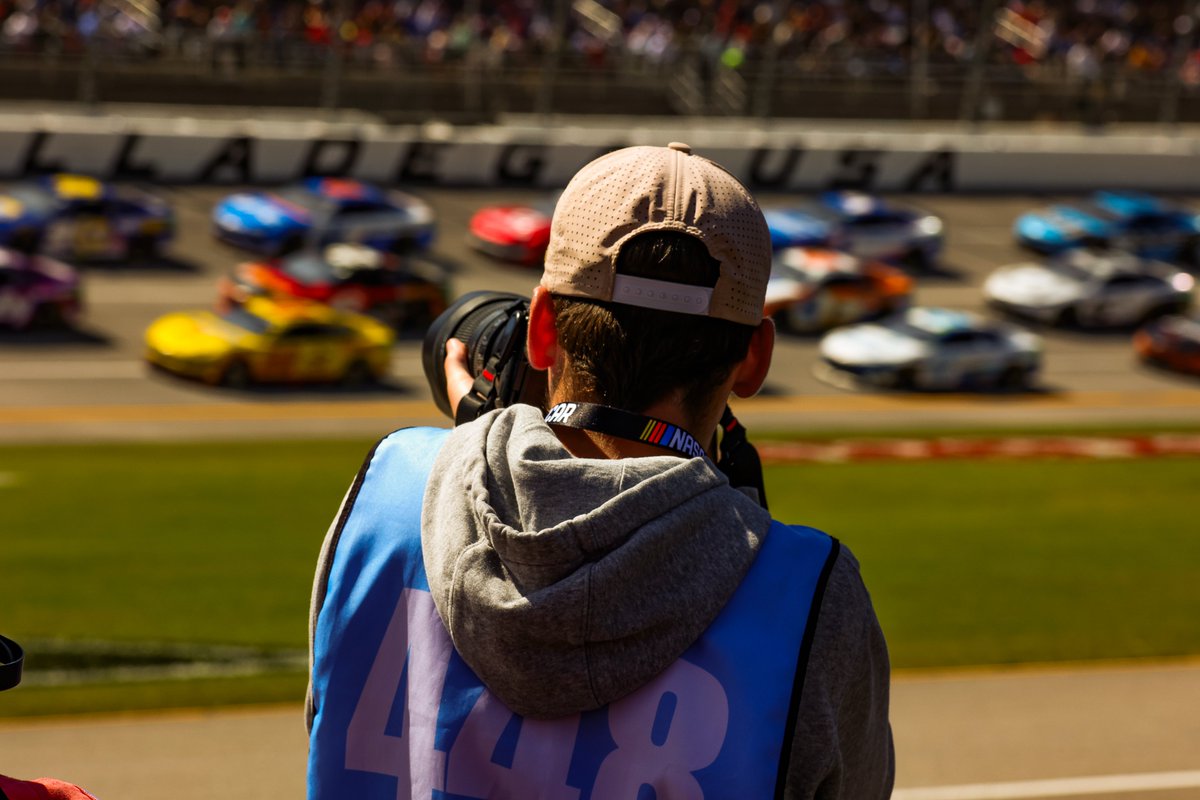 From pit road during the early portion of the GEICO 500 at @TALLADEGA 

#NASCAR | #TALLADEGA