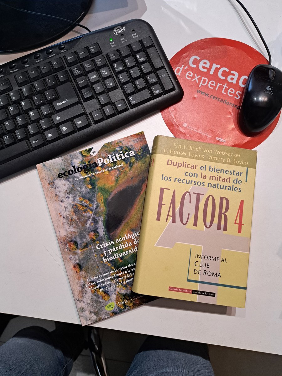 ERC_ecologia's tweet photo. El president de la sectorial, @AntoniFerran, ens recomana FACTOR 4, editat pel @ClubOfRome. Escrit per Ernest Von Weizsäcker, Amory Lovins i Hunter Lovins es tracta d'una proposta per tal de reduir consums materials mentre s'augmenta el benestar de la població.
#Factor4 https://t.co/H4e5QJpSg9