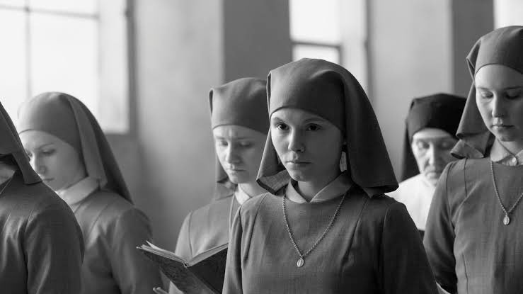 TTecnicolor's tweet photo. #LaPrimeraProfecia es inteligentísima. ¿Qué pasa si la fe se pierde? La monja cuestiona lo que cree, los sacerdotes creen que Dios ya no es suficiente

¿Hay alguna mayor muestra del Señor que su ausencia? Hasta los devotos lo saben y sí, son parte del extasis https://t.co/5FxKdBQ9vd