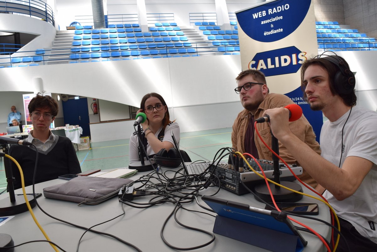 CalidisRadio's tweet photo. Journée citoyenne et sportive ! 💪

L’événement, organisé par le centre La Passerelle, avec l’association Prox’Raid Aventure, a acceuillis Calidis 🎙

Les Podcasts sont disponibles sur toutes les plateformes de streaming ainsi que sur notre site internet ! ✨

Lien en bio 📻 https://t.co/svElArqIyN