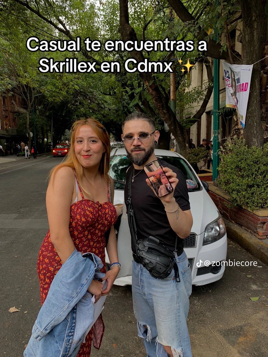 Mich, una fan de Skrillex se lo encontró en la Condesa y como sabía que sus amigos no le iban a creer, les marcó por videollamada y salen también en la foto