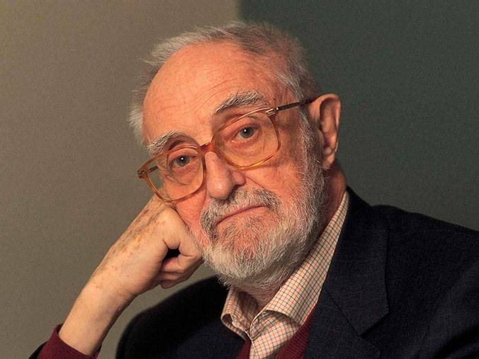 El arte de la vejez es arreglárselas para acabar como los grandes ríos,serena,sabiamente,en un estuario que se dilata y donde las aguas dulces empiezan a sentir la sal,y las saladas un poco de dulzura.
Y cuando te das cuenta ya no eres río sino océano
José Luis Sampedro
#Fuedicho