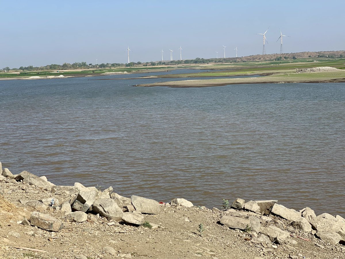 kunvarjibavalia's tweet photo. "જસદણના આલણસાગર ડેમની ધરા હરખાઈ, 
જયારે સૌની યોજના થકી નર્મદાનાં નીરથી છલકાઈ" 

જસદણની જનતાને જણાવતાં હર્ષ લાગણી અનુભવું છું કે આલણસાગર ડેમમાં સૌની યોજનાનું પાણી નાખવાનું શરૂ થયેલ છે. જેથી જસદણની જનતાને પુરતા પ્રમાણમાં પાણી મળી રહેશે.. 

#Sauni #Sauniyojana https://t.co/IzFVzAAVBz