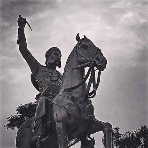 क्षत्रिय तनु धरि समर सकाना। कुल कलंकु तेहिं पावँर आना 
कहउँ सुभाउ न कुलहि प्रसंसी। कालहु डरहिं न रन रघुबंसी 

बाबू साहब वीर कुंवर सिंह जी को नमन 
#VeerKunwarSingh