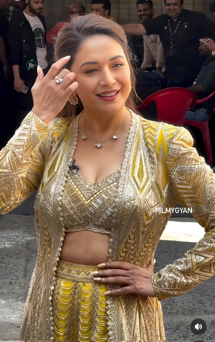Your Sweet smile is a healthy dose of sunshine for my soul...☀😘🌷
@MadhuriDixit 
#MadhuriDixit
#SweetSmile
#DanceDeewane