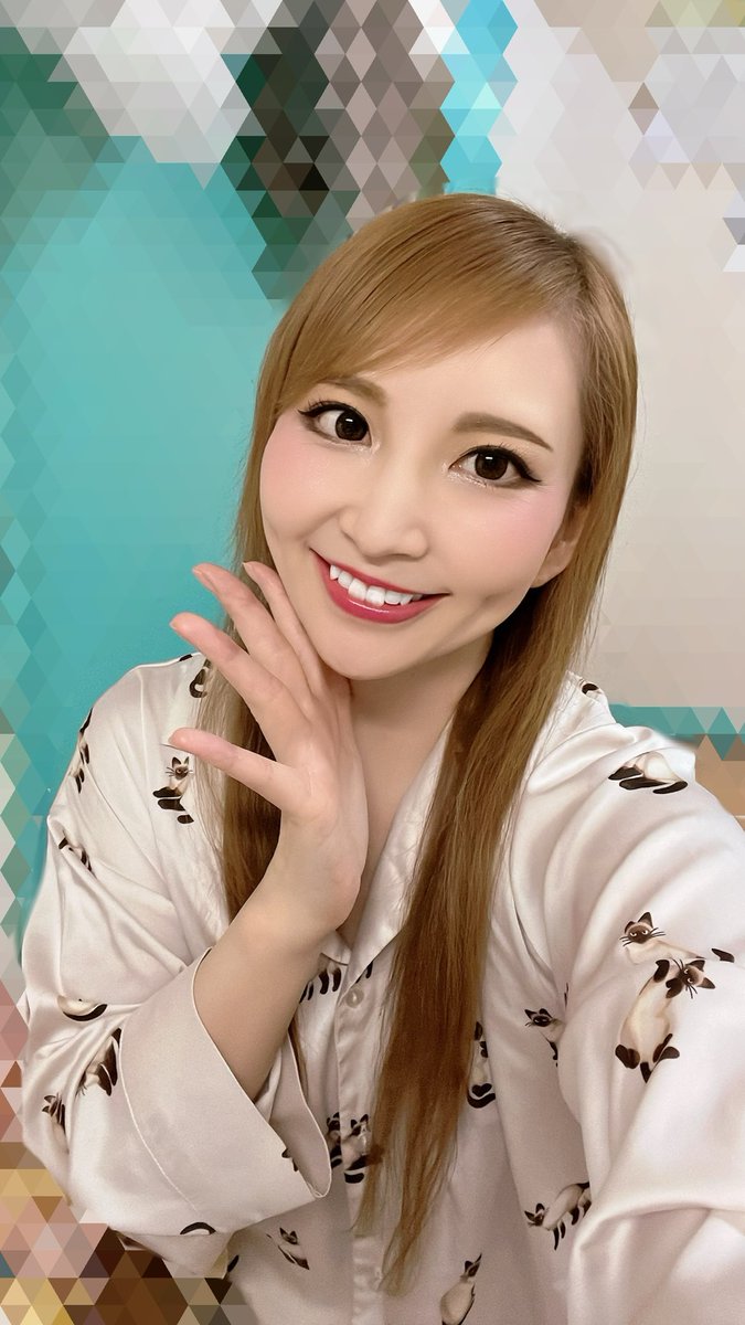 2日目も雨の中足を運んでいただき温かい応援とお心遣いありがとうございました✨
演目は
1.3回目*デビュー作『愛ほど歪んだ呪いはないよ』
2.4回目*新作『心臓を捧げよ』
です☆
横浜も緊張と全力ダンスで毎回汗だくです💦
滝汗ゆり奈を見に来てね💕
#横浜 #ロック座 #ストリップ #ダンサー #AV女優