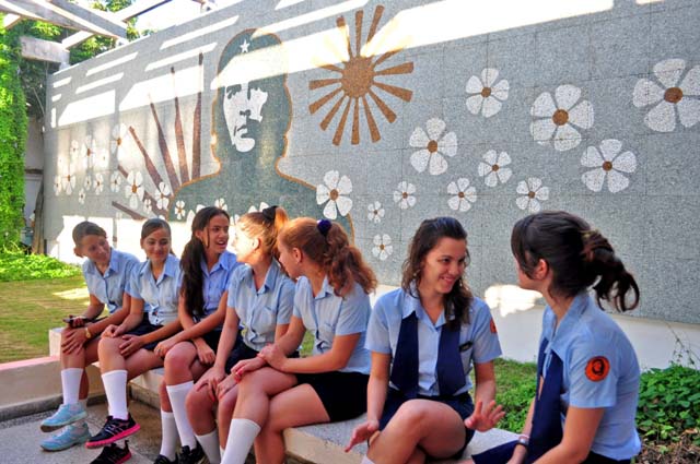 En 1974 #Fidel al inaugurar el <a href="/IpvceL/">IPVCE Vladimir Ilich Lenin (Oficial)</a> expresó: «En el país existirán siete escuelas de este tipo, [...] una en Las Villas, otra en Camagüey y otra en Oriente. Llevarán los nombres de: "#Lenin", "Marx", "Engels", "Martí", "Maceo", "Gómez" y el "Che".»  <a href="/ipvcecarlosmarx/">IPVCE Carlos Marx</a> <a href="/IpvceG/">IPVCE Antonio Maceo Grajales</a>