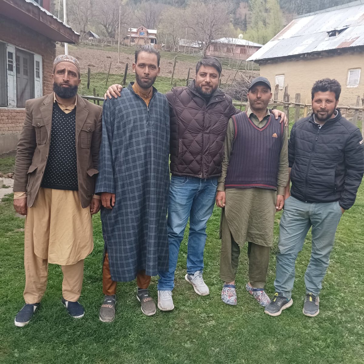 Jknc_Kokernag41's tweet photo. Prominent Youth icon and Popular Social Activist #Mufasir_Choudhrey from #lessu Larnoo including Large number of youths from #Razkang_Larnoo joined J&K National Conference in Presence of C/I Chowdhary Zaffar Ali and youth leader Omar Chowdhary . https://t.co/8AMte5iFDU