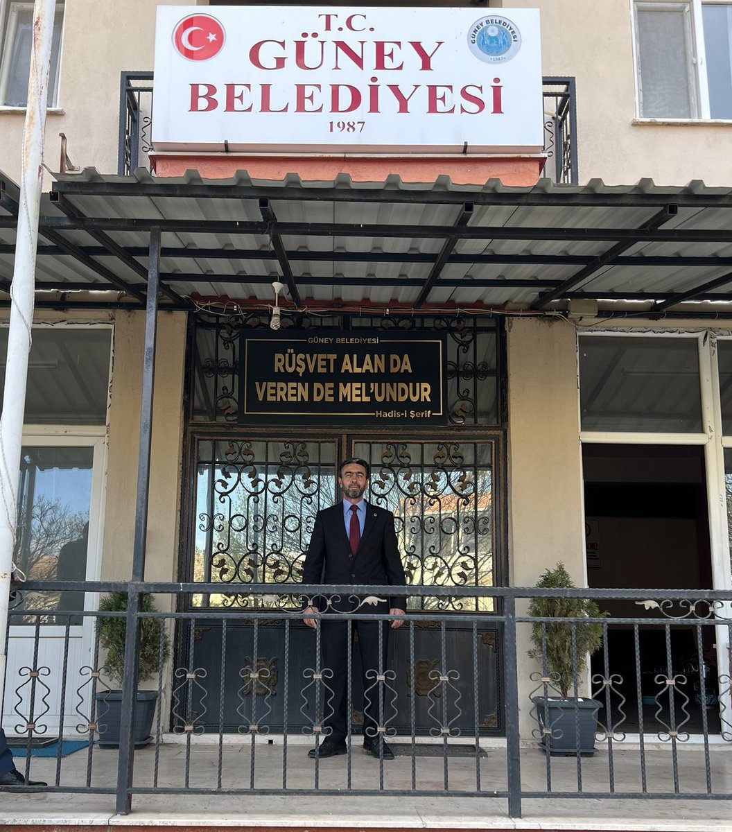 Yeniden Refah Partili Kütahya Güney Belediyesine “Rüşvet alan da veren de mel’undur.” hadis-i şerifi asıldı.