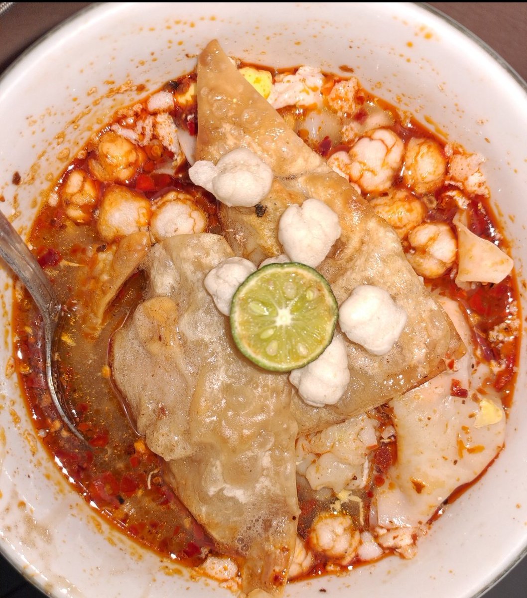 luckinthefuture's tweet image. buat area jogja yang lagi cari pangsit chili oil ayam udang bisa dm aku ya, free ongkir/antar s&amp;amp;k tertentu, harga start from 15k aja 💓✨️ #zonauang