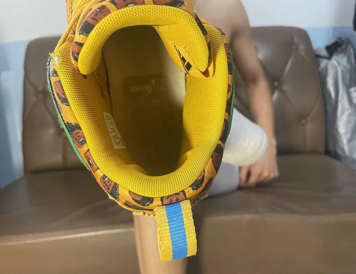 废物狗逼儿子大口的吸舔爸爸的鞋底做一条清理鞋袜的贱畜狗