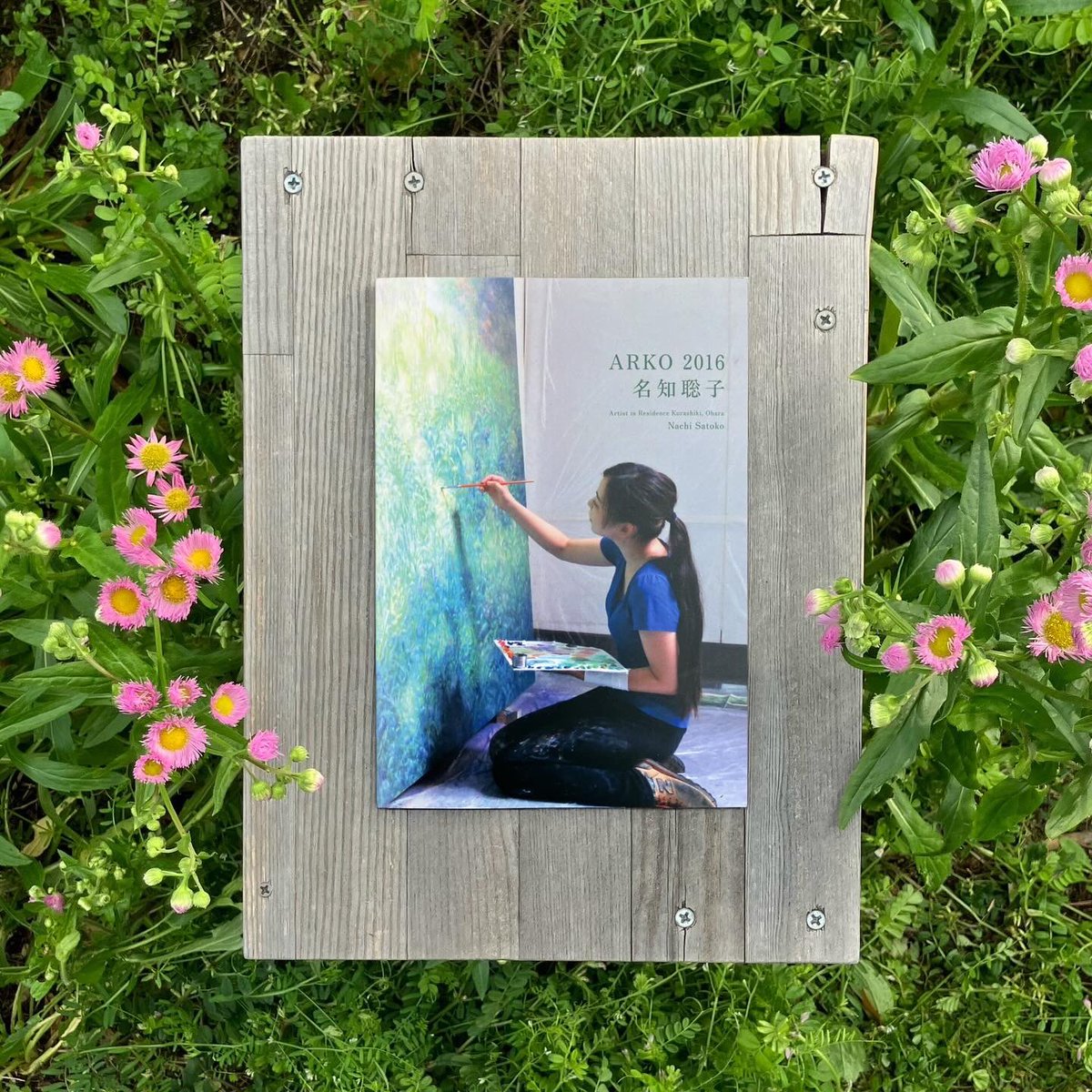 nameknown's tweet photo. 〈カタログのお知らせ〉大原美術館でのレジデンスARKOの記録集ができました📗
寄稿は高階秀爾館長、柳沢秀行さんに書いて頂き、全59ページのフルカラーです。
ミュージアムショップの準備が整いました次第販売となります。皆様お見かけの際はぜひ手にとってみて下さい。
#大原美術館 #arko #名知聡子 https://t.co/vDRNhBxAbw