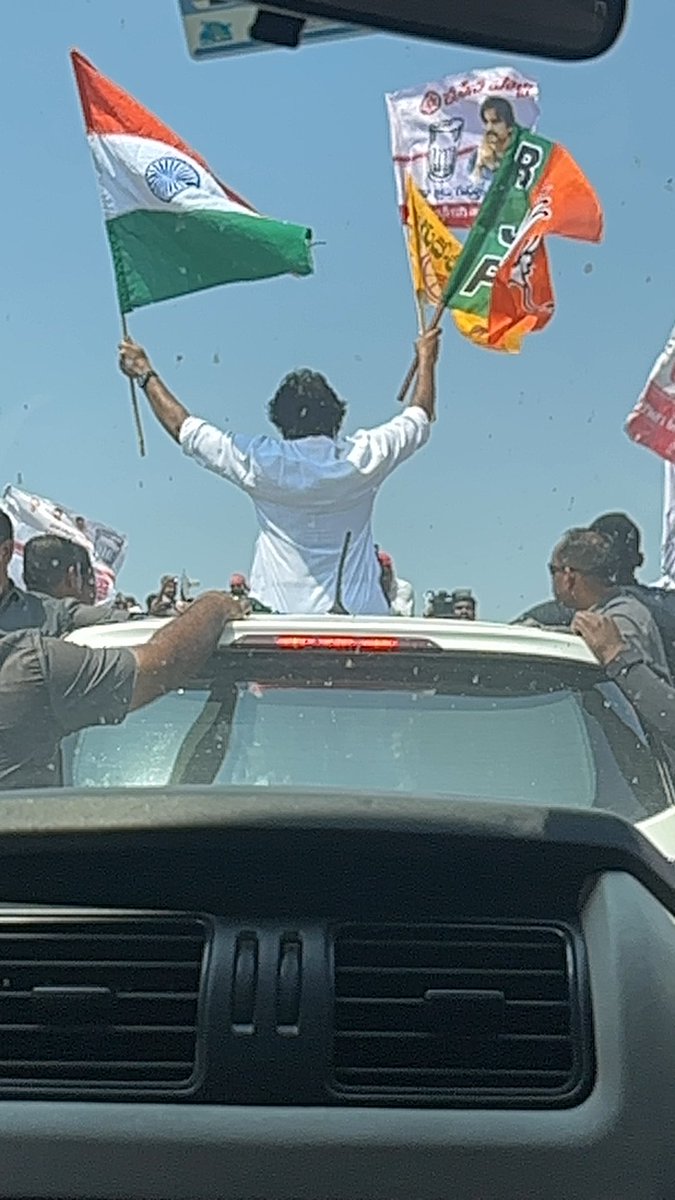MeherRamesh's tweet photo. Met &amp; wished for the great Victory as a MLA #Pithapuram 🙏🏼
my dear Power Anna #Janasenani ✊🏻
sri @PawanKalyan ❤️
fallowing rally to file nomination  along with @JanaSenaParty leaders  sri #Udaysrinivas MP,Tummala babu&amp;Chikkala Dorabau https://t.co/wSdYnSOzA7