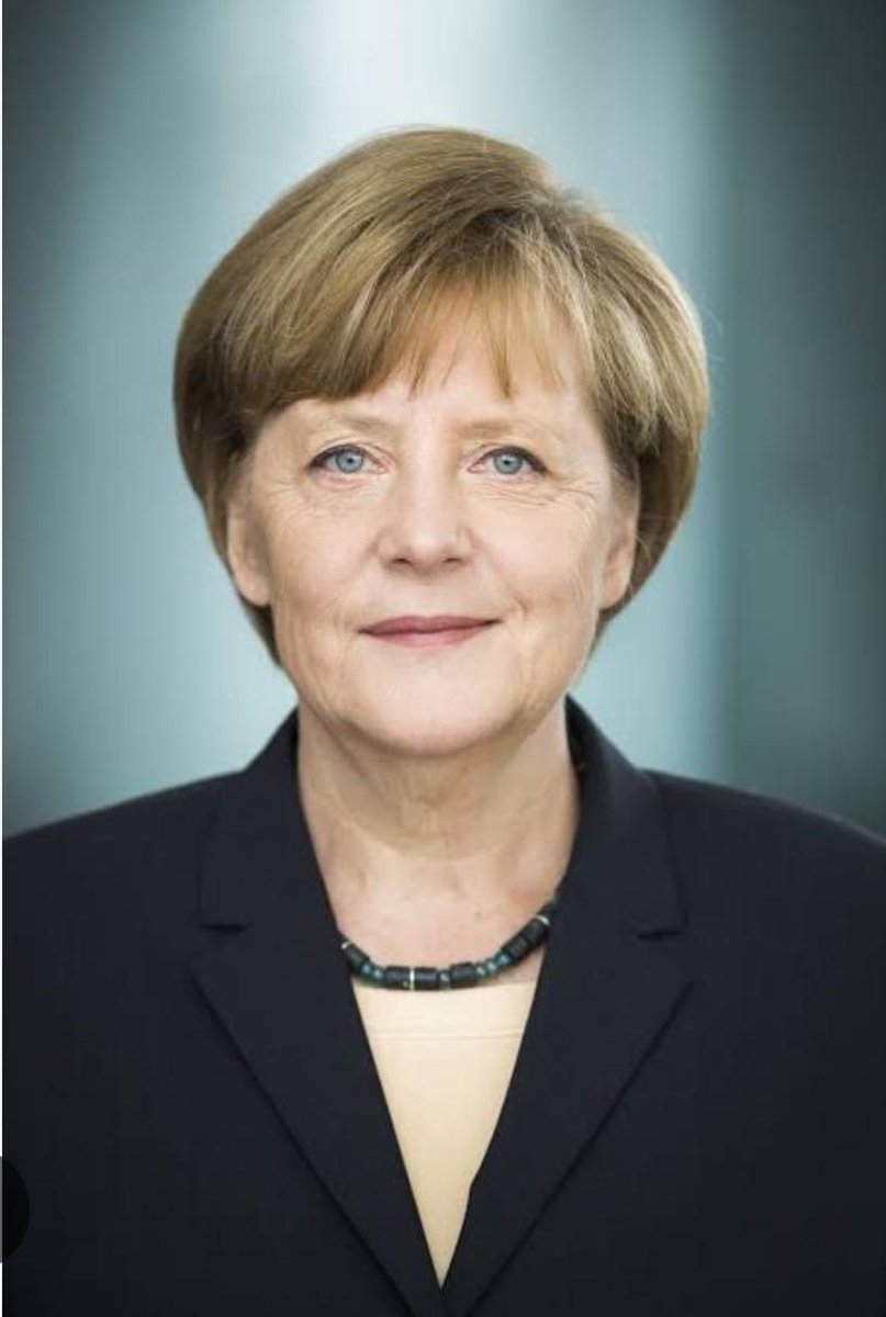 RAKYAT JERMAN MENGUCAPKAN SELAMAT TINGGAL PADA ANGELA MERKEL KANSELIR JERMAN YANG SANGAT DIHORMATI OLEH RAKYAT NYA💚 Dengan tepuk tangan hangat selama 6 menit, di jalan, di balkon, di jendela, seluruh negara bertepuk tangan selama 6 menit - contoh luarbiasa dari kepemimpinan