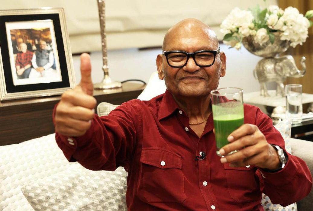 AnilAgarwal_Ved's tweet photo. Youth are much more conscious about fitness and good health today.

Lekin I always tell my children and all youngsters - as much importance you give to your external appearance, it is equally important to exercise your mind and better yourself from within, such as your attitude and behaviour towards life. 

Over time, I have formed my routine which has helped my mind and body equally. I have a long way to go, but everyday there's a small improvement. 

My daily routine involves an hour's swim, 30 minutes light weight training and 30 mins meditation. These 2 hours are the most important of my day. I feel I can function 10x better with this. 

Today I will also introduce you all to my wife’s secret green juice recipe. She has made it a part of my diet for years and even though I didn’t enjoy it much before - now I’m sure this has helped me tremendously in life. 

Asked her the recipe and sharing with all of you: 

Lauki, karela, spinach, aloe vera, amla, lemon juice, celery and ginger. 

Ek week try karke bataiye! Let me know how you feel. 

Also what's your daily dose of health?