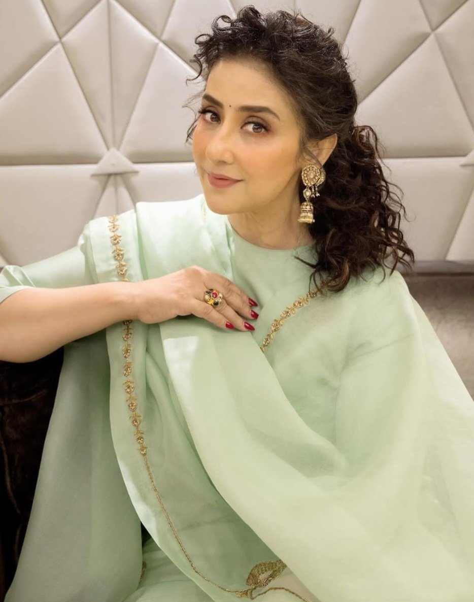 On a scale of 1-10, how excited are you to see #ManishaKoirala take over your screens in #Heeramandi again? 💚