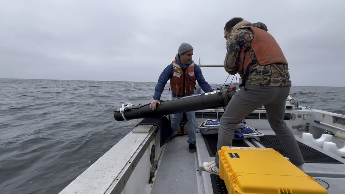 🌊 Celebrating #EarthDay with a splash! 🌍 Seatrec proudly announces our latest deployment in Monterey Bay: our infiniTE Float equipped with an @OceanSonicsLtd #icListen #hydrophone. Here's to listening to the symphony of our oceans for a sustainable future! #OceanTech