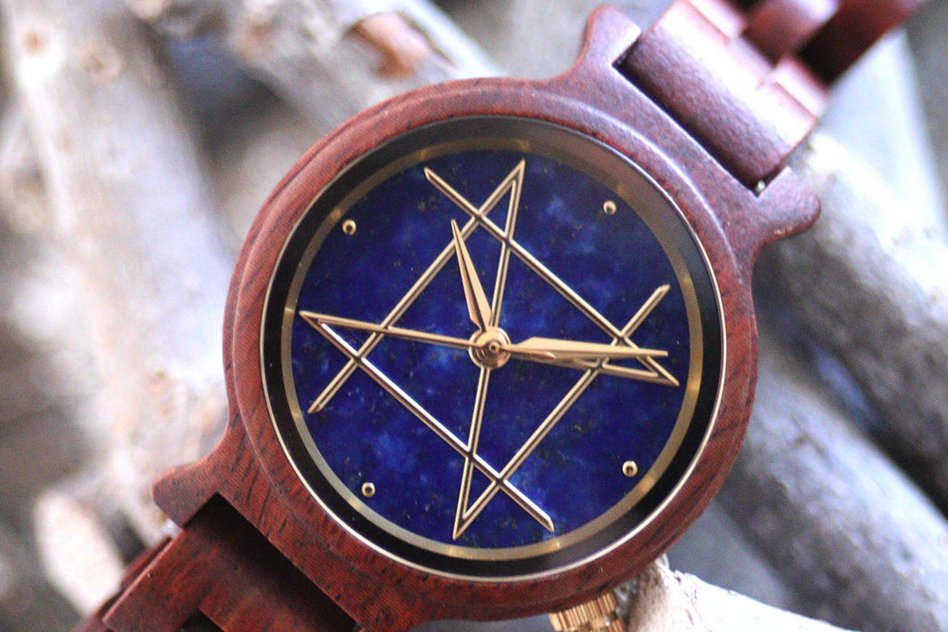 nozcollab's tweet photo. 【RTキャンペーン✨】
NOZ timepiecesのコラボ専用アカウント設立記念♪

キャラクター/アーティストの素晴らしい世界観を美しい作品で表現します💎
天然石/木製品/香水/アロマ用品を中心に発表予定！

このツイートフォロー＆RTで2名様にラピスラズリ30mmの時計をプレゼント！作品公開をお楽しみに✨ https://t.co/WhNqCxhlmd