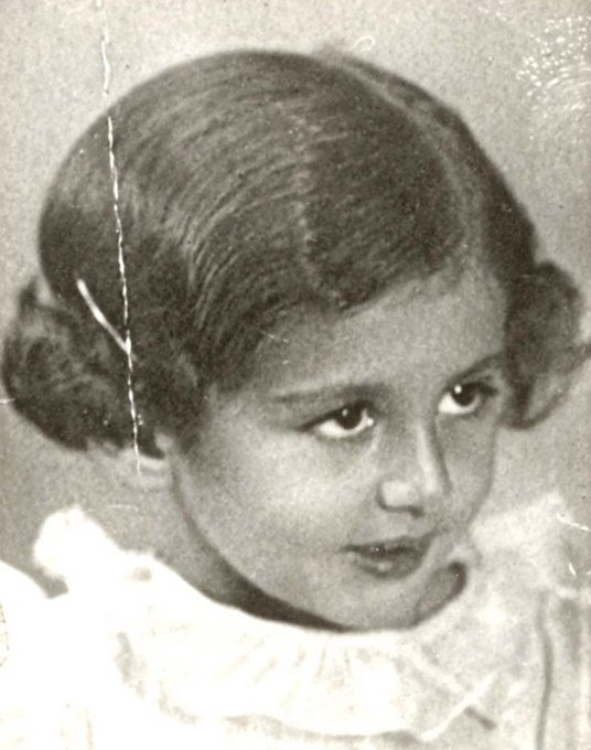 23 April 1933 | A Hungarian Jewish girl, Marianna Deutsch, was born in Tóváros. In 1944 she was deported to #Auschwitz and murdered in a gas chamber.