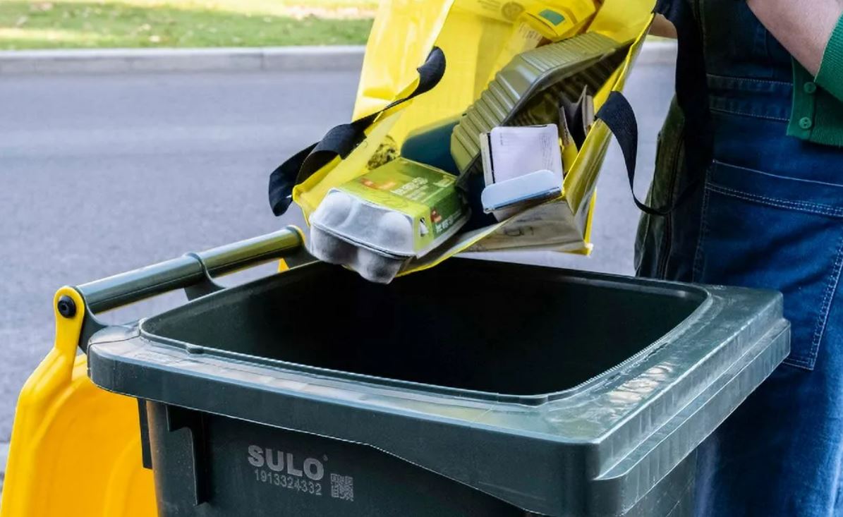 Unsure of which bin to use? ♻ Our one-stop-shop guide has everything you need to know about disposing waste and recycling correctly. We've also got you covered with rubbish collection schedules, waste reduction tips and more: bit.ly/3w12jMr