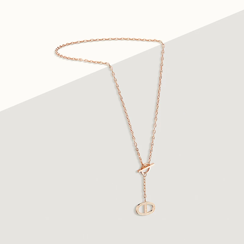 In 1937, Robert Dumas found inspiration in anchor chains, birthing the iconic Chaine d’ancre motif for @Hermes_Paris – a fusion of practicality and beauty. 

See our picks for the peak of spring:
prestigeonline.com/id/style/jewel…
---
#Hermes #WhatToBuy #PrestigeMagazine