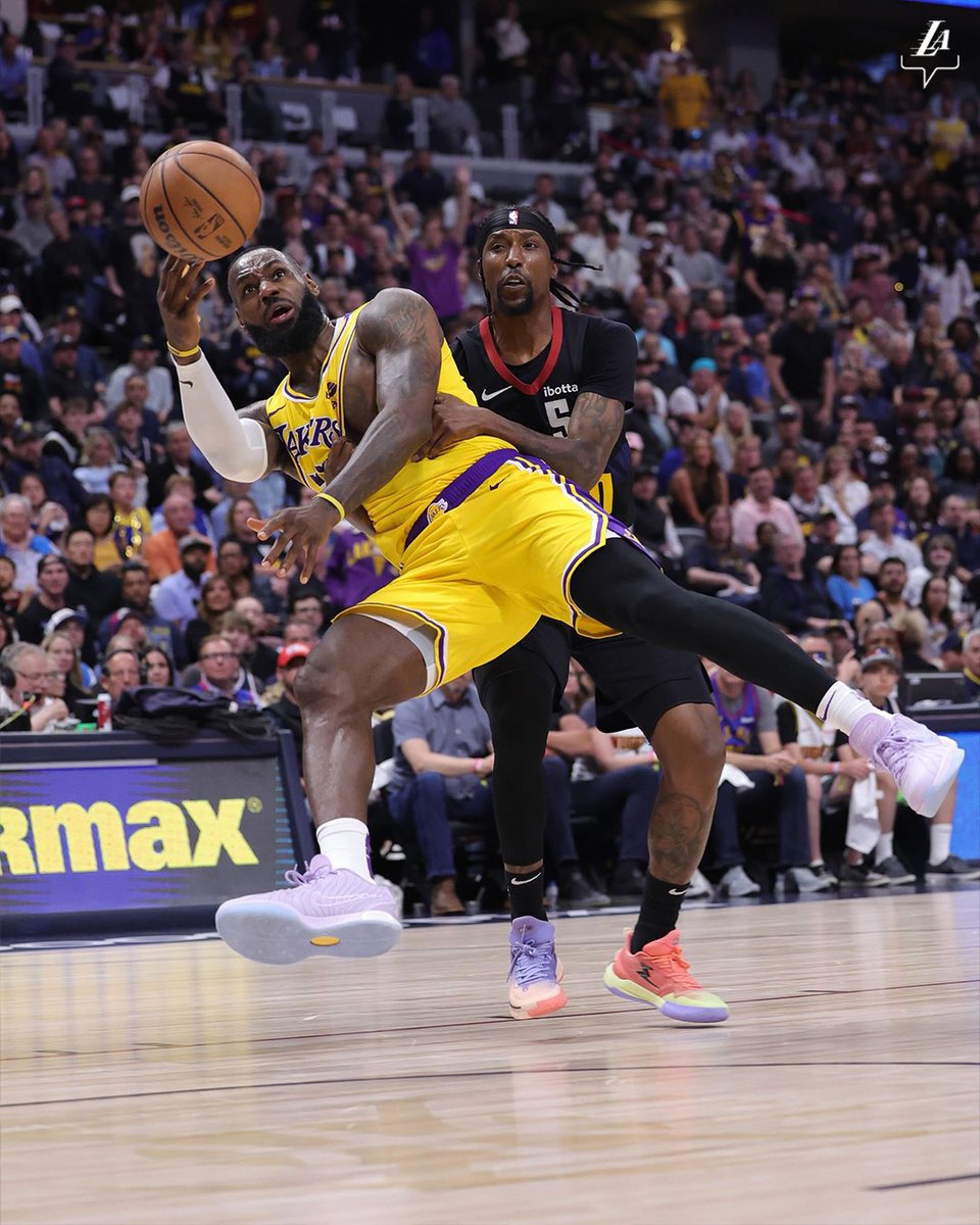 Los Angeles Lakers, son çeyreğe 79-69 önde girdi. Son çeyrekte Lakers oyuncularının bulduğu sayılar: LeBron James - 12 Sayı Taurean Prince - 3 Sayı D'Angelo Russell - 2 Sayı Austin Reaves - 2 Sayı Rui Hachimura - 1 Sayı