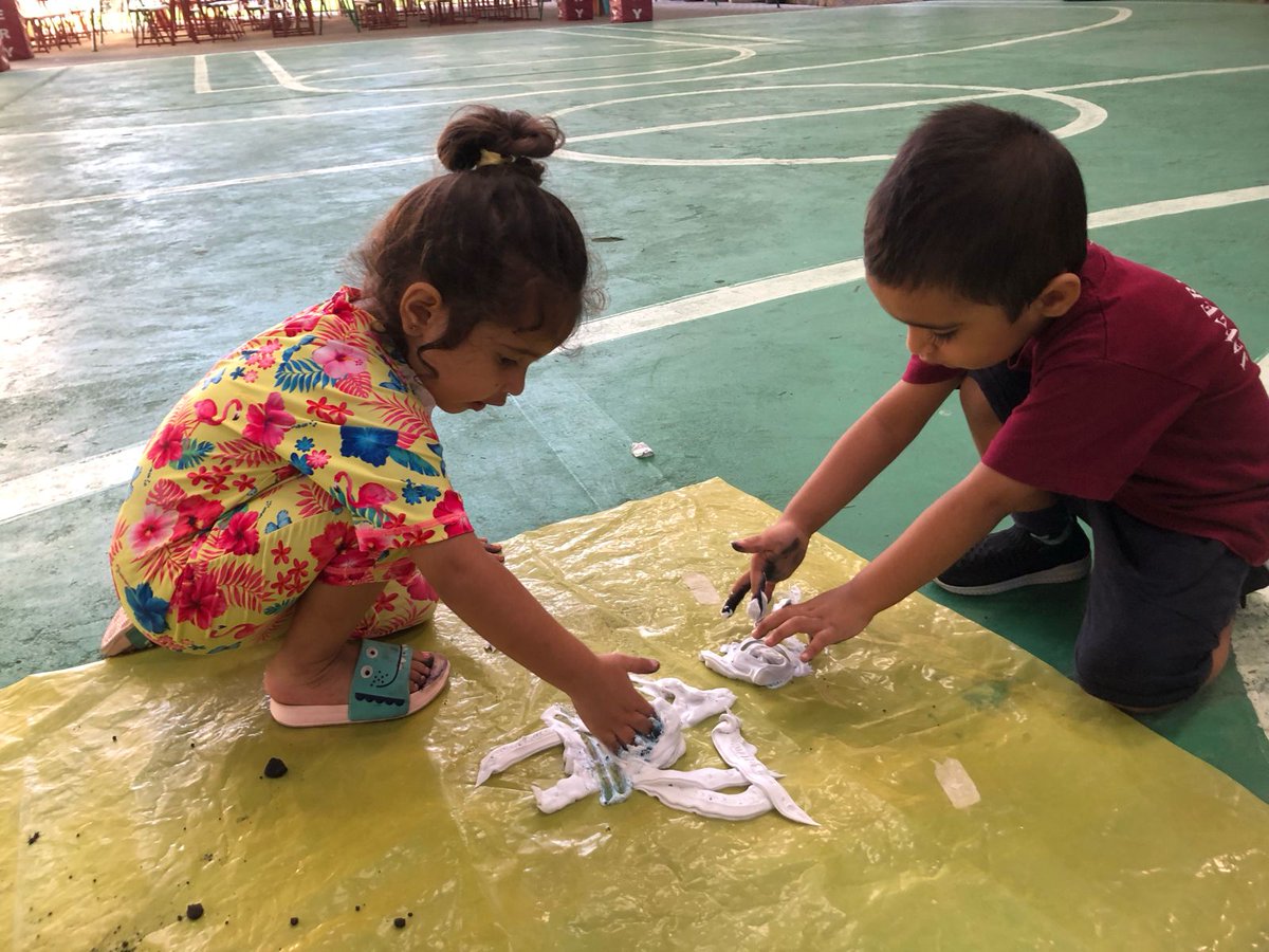 JafferyAcademy's tweet image. Who said messy play is messy? It's full of fun experiences. What an awesome sensory play experience for our toddlers! They were full of excitement while enjoying messy play activity using shaving foam

#messyplay #developandgrow #sensoryplay #learningthroughactivity #experiences