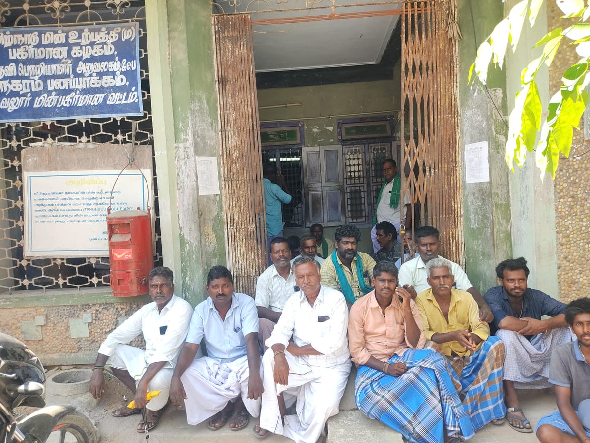 In response to the persistent electricity shortages in Ranipet and Arakkonam, farmers staged a protest outside the Panapakkam EB office to express their condemnation. @xpresstn