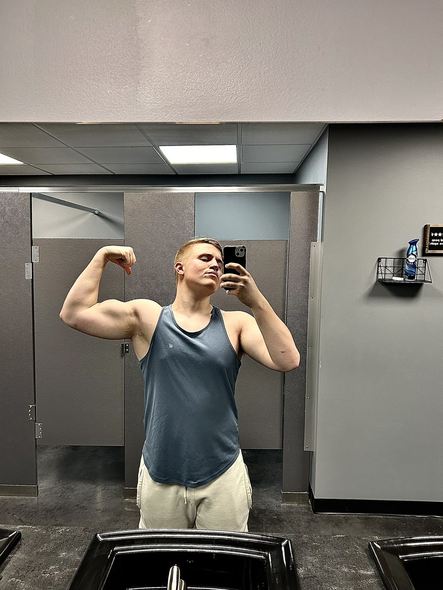 Jake71763170's tweet photo. Don’t miss out, 50% off my OF for only 24hrs!! Only 5 spots, get them while they last 😈 https://t.co/OPvkCwn5gl https://t.co/cTfW3CkIF1