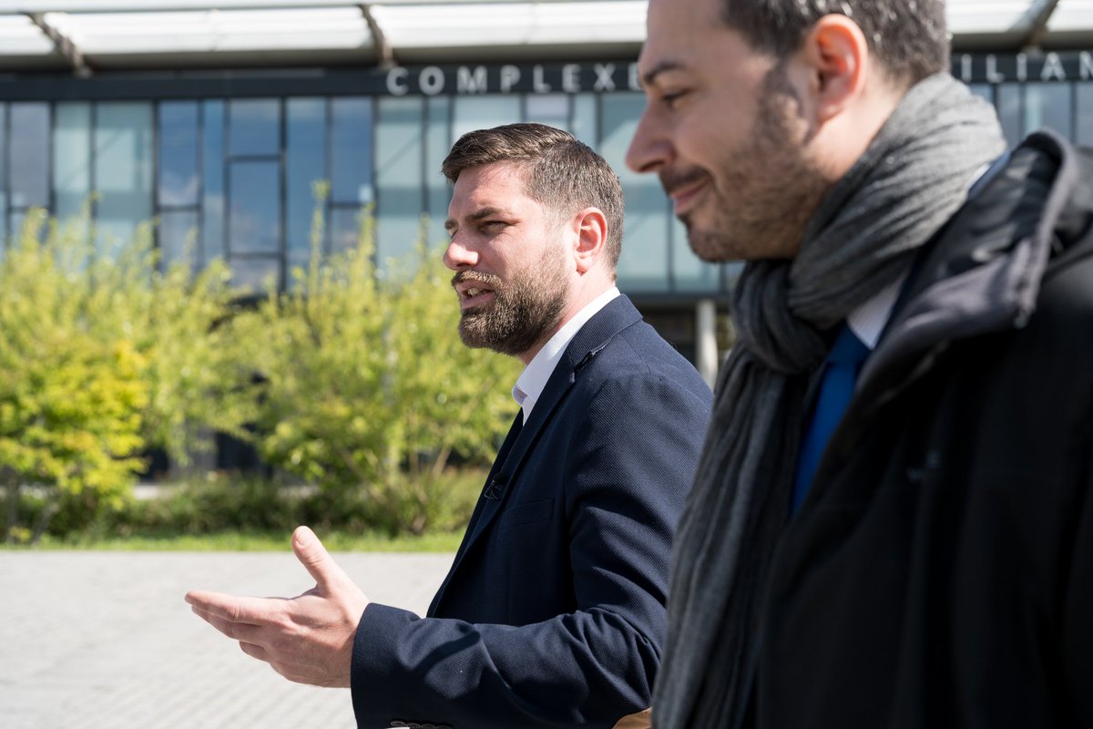 VincentJeanbrun's tweet photo. ✅ Au lycée Pauline Roland de Chevilly-Larue pour évoquer l’héritage, le bilan et les perspectives que nous portons à la Région Île-de-France avec @vpecresse.
D’ici 2028, tous les lycées de la région seront neufs ou rénovés. 🚀 #LyceesIDF https://t.co/KsNv0rCkoV