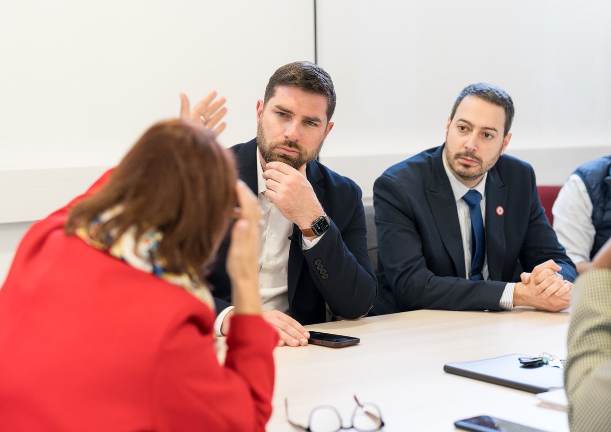 VincentJeanbrun's tweet photo. ✅ Au lycée Pauline Roland de Chevilly-Larue pour évoquer l’héritage, le bilan et les perspectives que nous portons à la Région Île-de-France avec @vpecresse.
D’ici 2028, tous les lycées de la région seront neufs ou rénovés. 🚀 #LyceesIDF https://t.co/KsNv0rCkoV