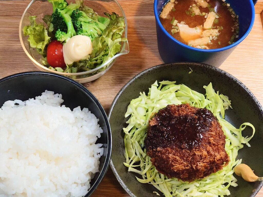 #メンチカツ #groundmeatcutlet #salad #misosoup #soup #rice #dinner #mealathome #cooking #takekitchen #japanesefood #instafood #夕食 #夕ご飯 #夕ごはん #夕飯 #おうちごはん #自宅飯 #料理 #料理男子 #料理好きな人と繋がりたい #料理記録