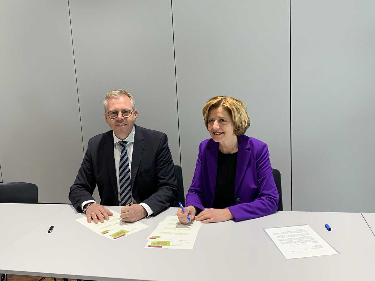 Heute tagt das Kabinett #Rheinland-Pfalz mit ⁦<a href="/LVURLP/">LVU</a>⁩. Im Austausch mit Unternehmern und Unternehmerinnen werden in RLP Probleme gelöst bei: Energieversorgung, Infrastruktur und Entbürokratisierung. Vorsitzender Johannes Heger unterzeichnet Beitritt zum Demokratiebündnis.