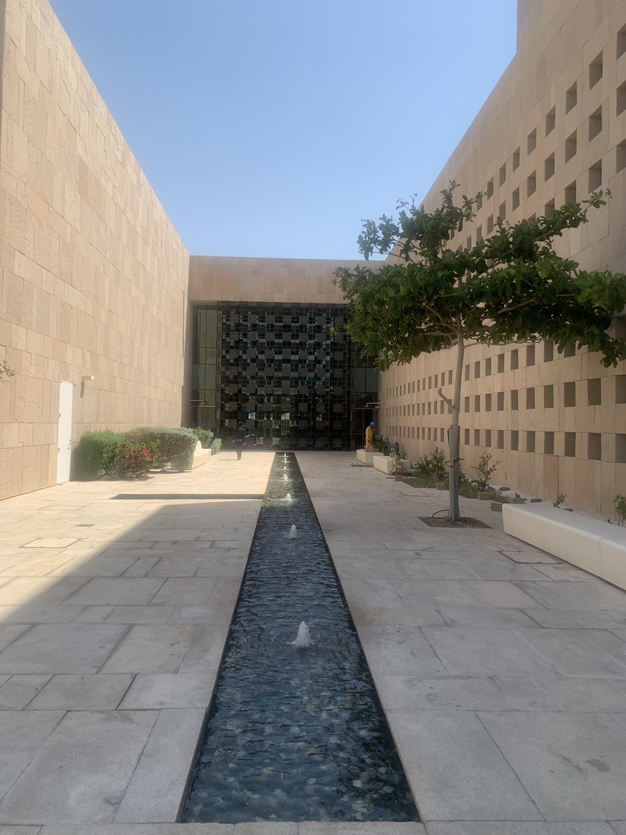 RakhshandaJalil's tweet photo. Multaqa is the venue for our masterclass . It’s a student centre in the Education City … state-of-the-art facilities, grand meeting rooms, fabulous spaces, lots of plazas and inter-connected alleys. #multaqa #qatar #qatarfoundation https://t.co/H7kDOyH3cY