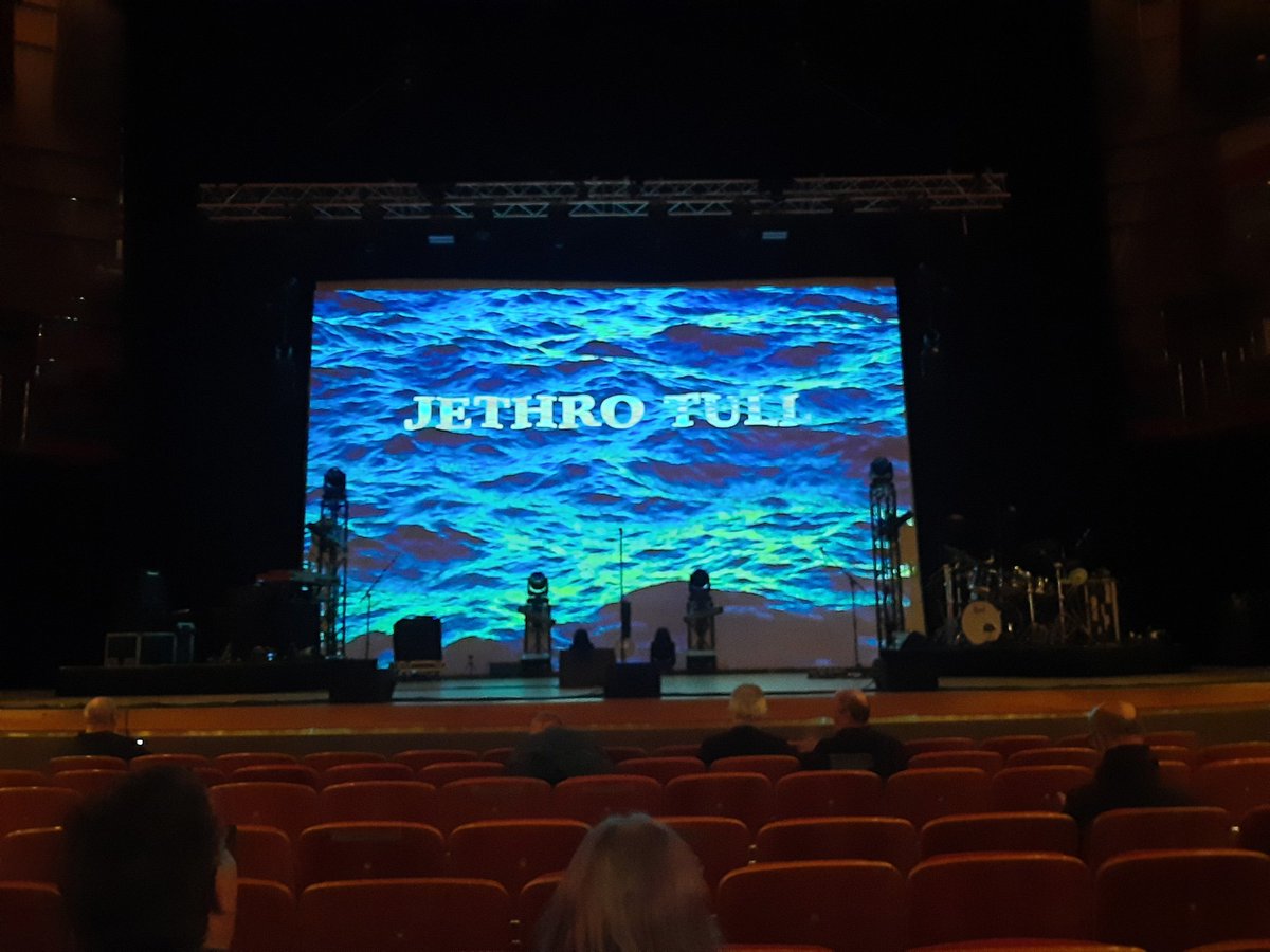 My 4th time seeing Jethro Tull this past week and they were just as amazing as ever! Loving the new setlist, can't believe they played 'Dark Ages'!!