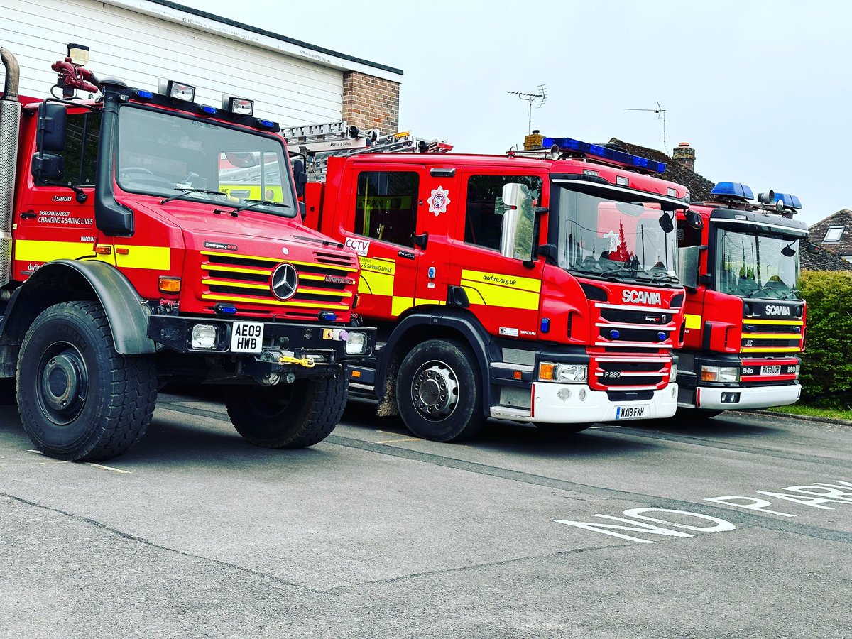 🚨Fire calls 🚨 Busy evening as one fire engine was sent to Arne to reports of large amounts of smoke, nothing could be found by fire crews and then in the early hours one fire engine was sent to an barn fire near Bournemouth. #arnerspb #Bournemouth #warehamfirestation