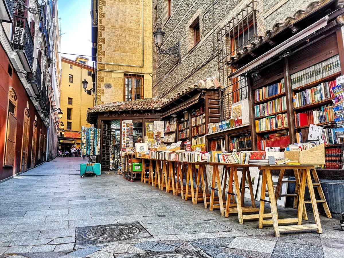 SecretosdeMadri's tweet photo. "El que lee mucho y anda mucho ve mucho y sabe mucho"
Miguel de Cervantes

¡Feliz Día del Libro, amigos míos!

#madrid #DiaDelLibro https://t.co/HuWtt0cvQn