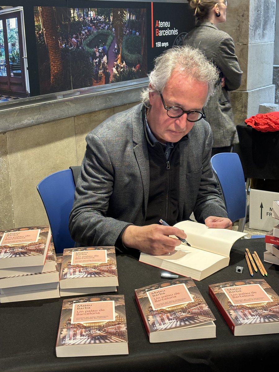 AteneuBCN's tweet photo. ✍🏼 També tenim signatures a l’entrada de carruatges.

L’arquitecte Mateu Barba signarà d’11 a 12 h i de 14 a 13 h el seu llibre.

La història del palau Savassona, la seu de l’Ateneu Barcelonès. https://t.co/PV7B67KBbG
